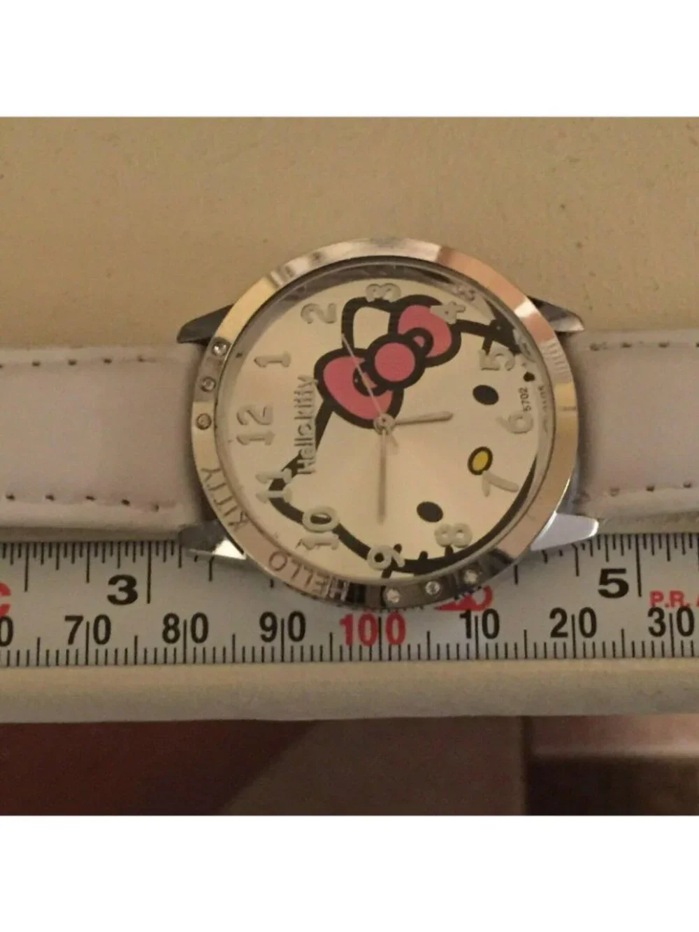 White Band Pink Bow Hello Kitty Wrist Watch Round Face